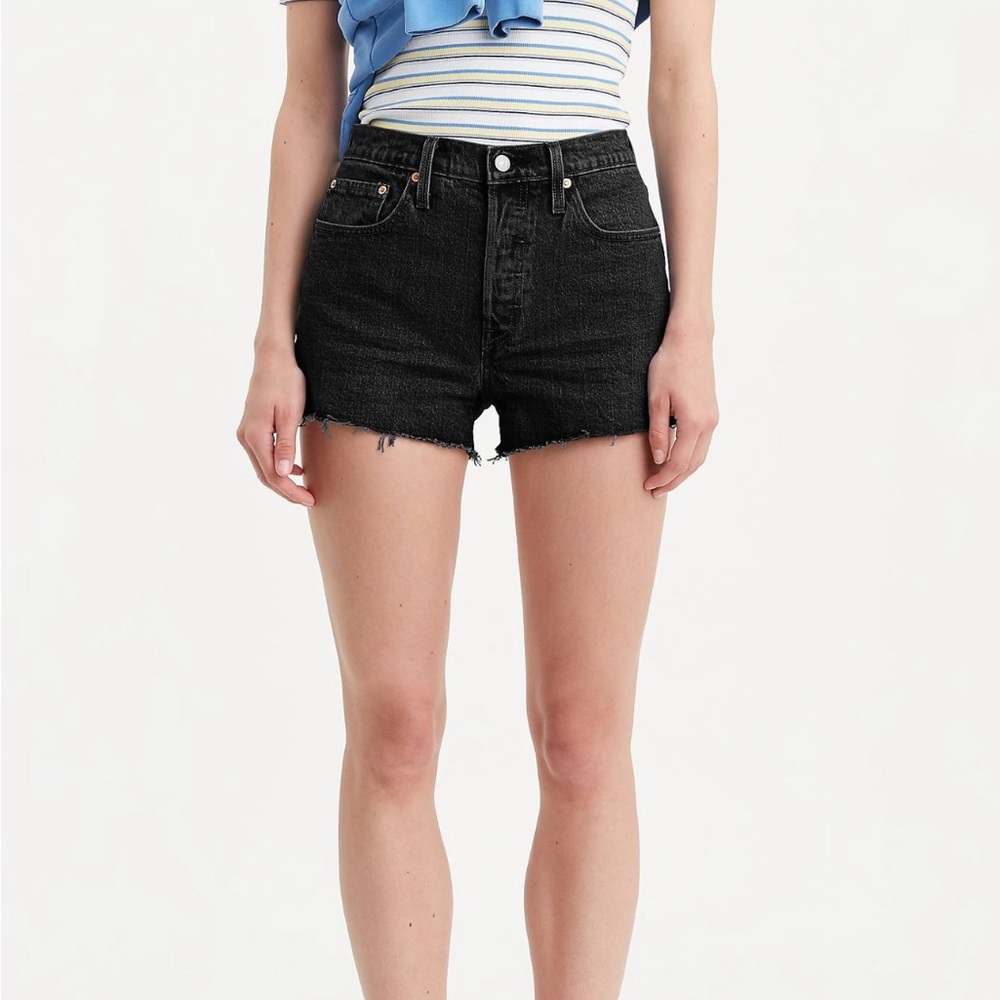 Womens Levi’s 501 originals Jean short black raw hem Sz 32 EUC